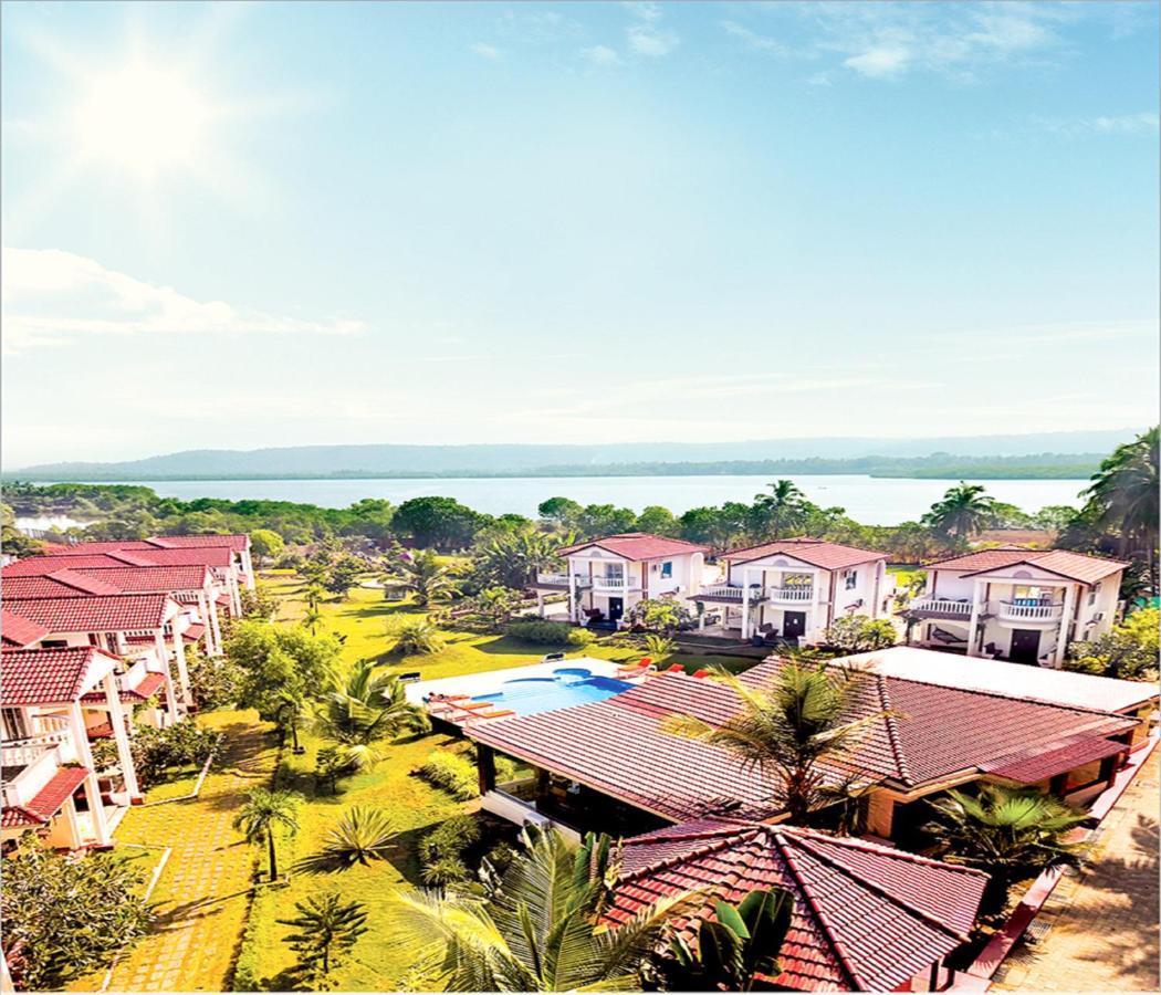 Span Suites & Villa Morjim Exterior foto