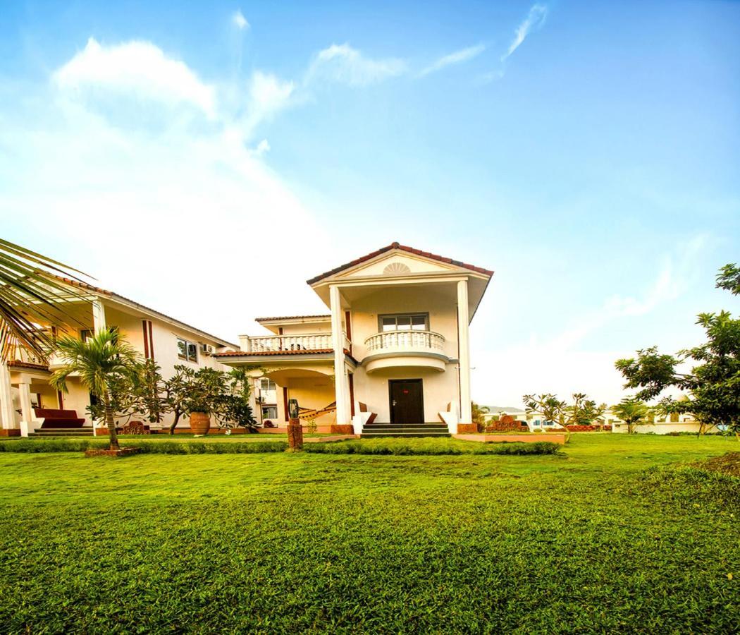 Span Suites & Villa Morjim Exterior foto
