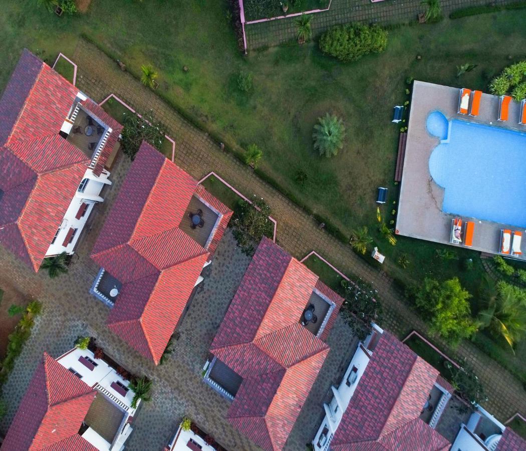 Span Suites & Villa Morjim Exterior foto