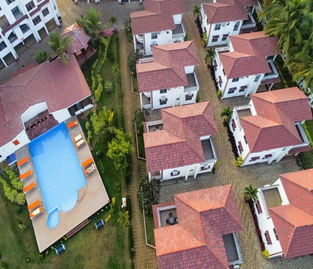 Span Suites & Villa Morjim Exterior foto