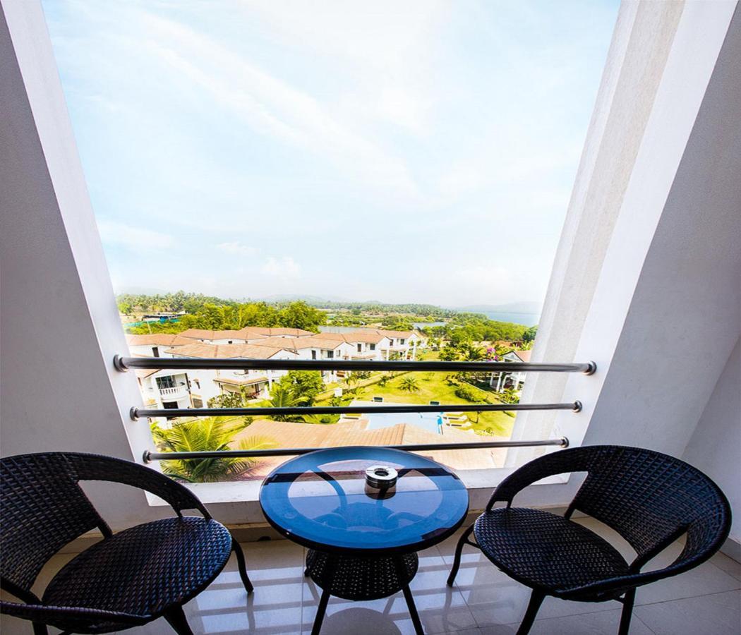 Span Suites & Villa Morjim Exterior foto