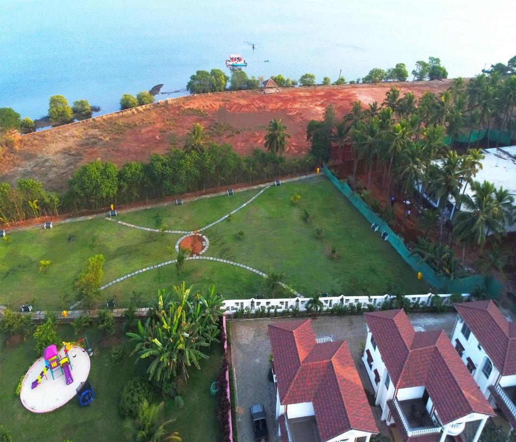 Span Suites & Villa Morjim Exterior foto